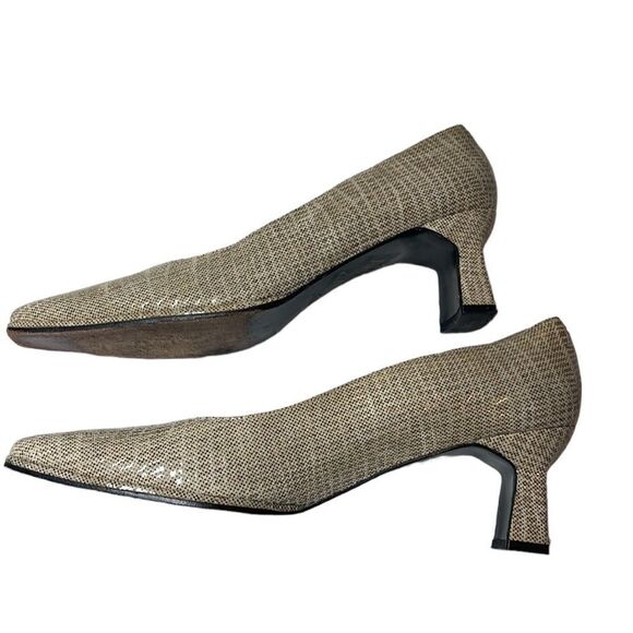 Stuart Weitzman Vintage Gold/Cream Heels. Size 9. - Picture 2 of 7
